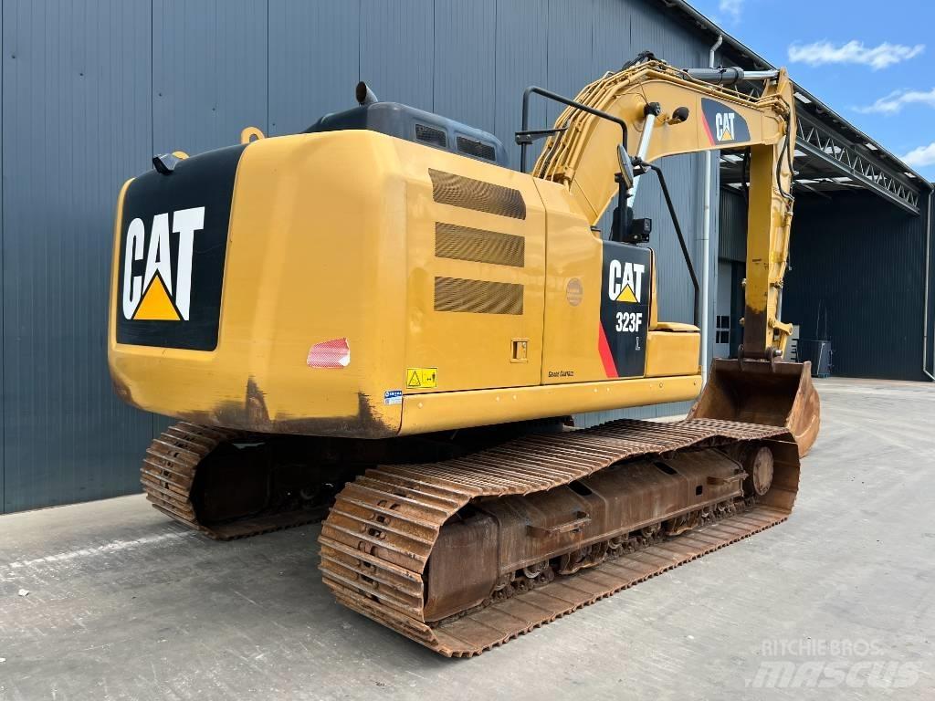 CAT 323F L Bandgrävare