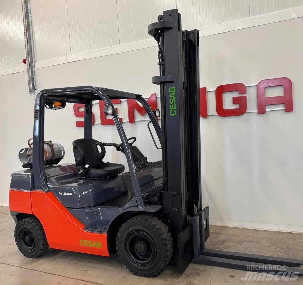 Cesab 10493 M325G Gasolmotviktstruckar