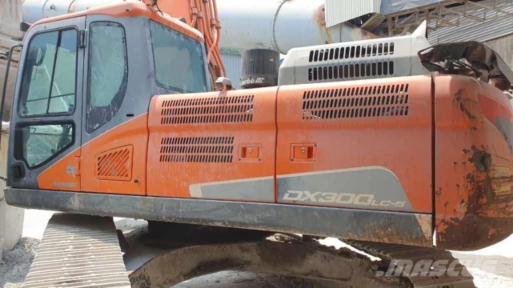 Doosan DX 300 LC-5 Bandgrävare
