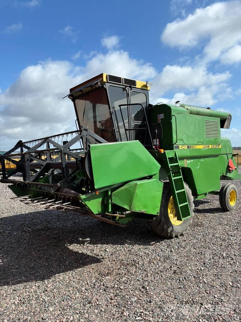 John Deere 1042 Skördetröskor