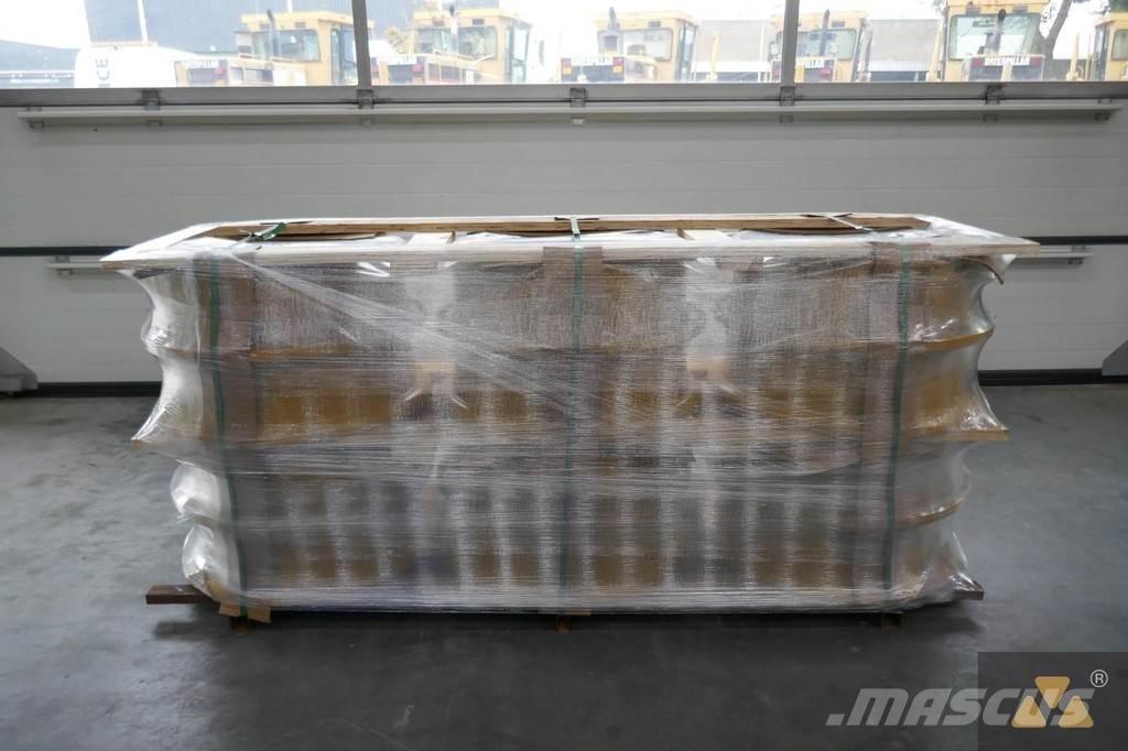 CAT 570-3854 Däck, hjul och fälgar