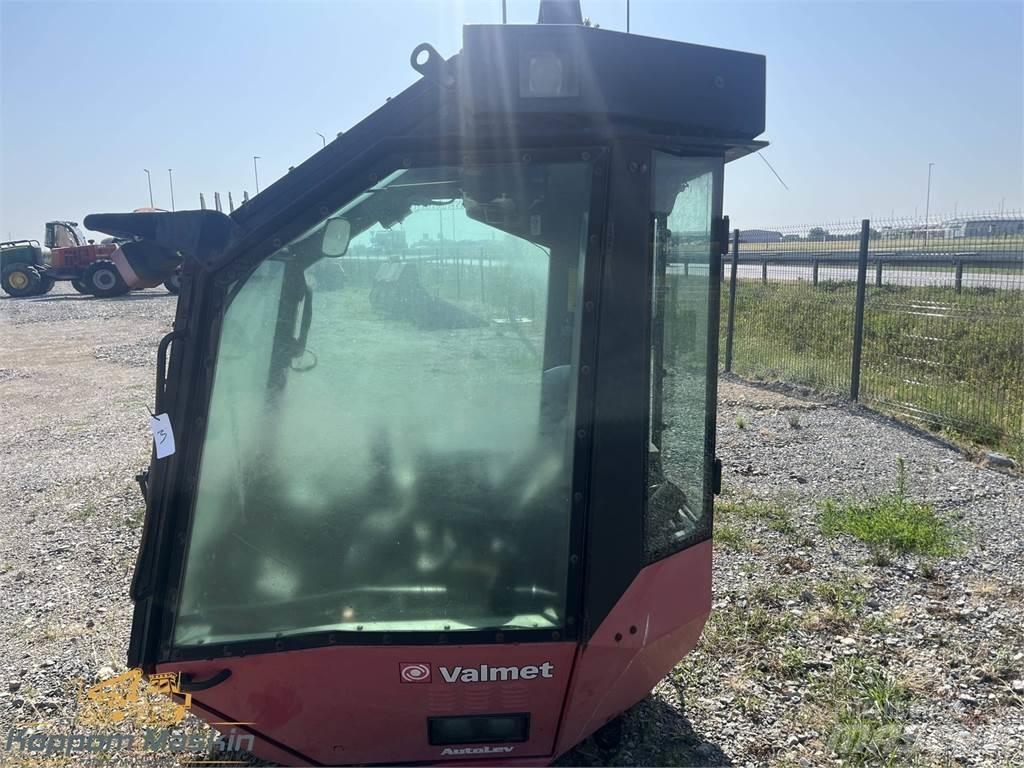 Valmet 911.1 Hytter och interiör