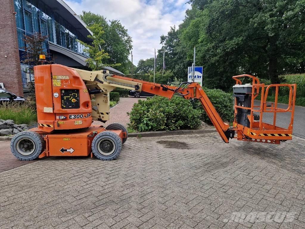 JLG E300AJP Bomliftar