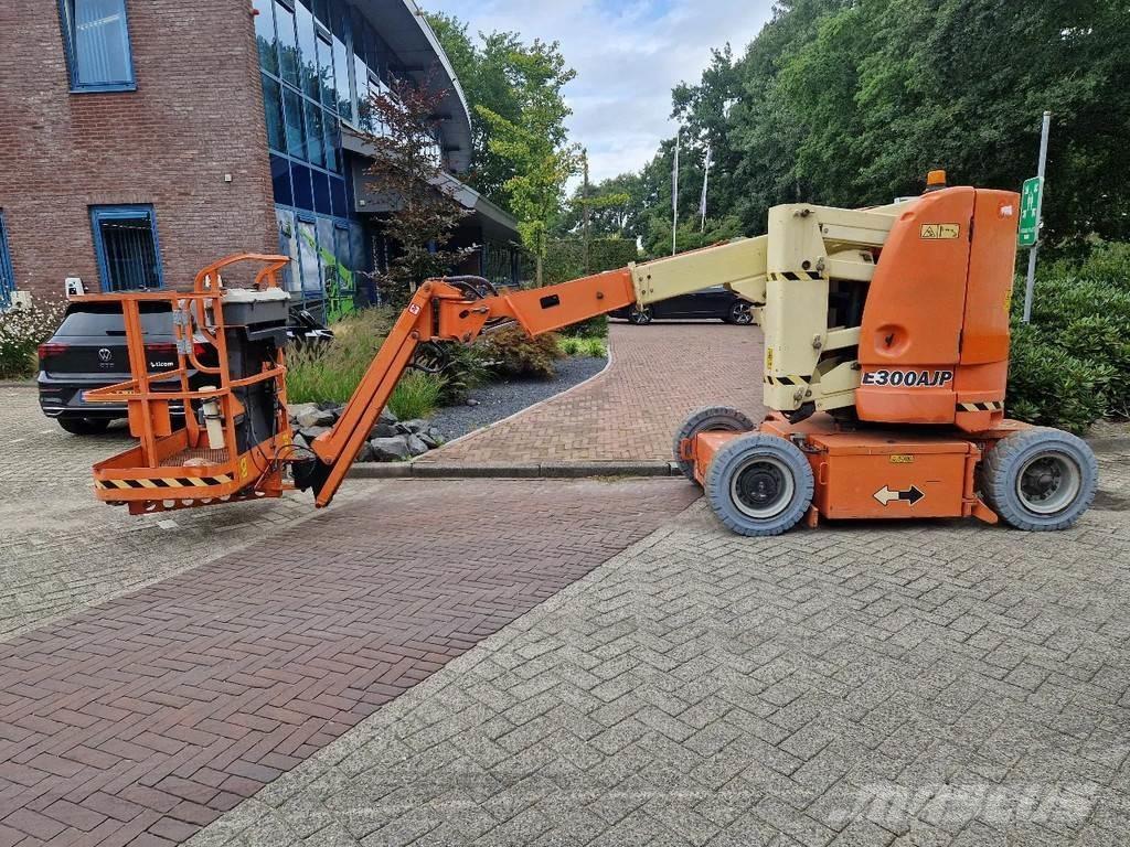 JLG E300AJP Bomliftar