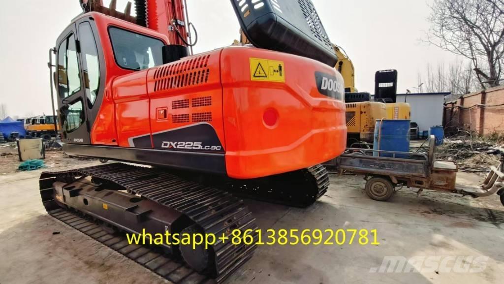 Doosan DX 225 Bandgrävare