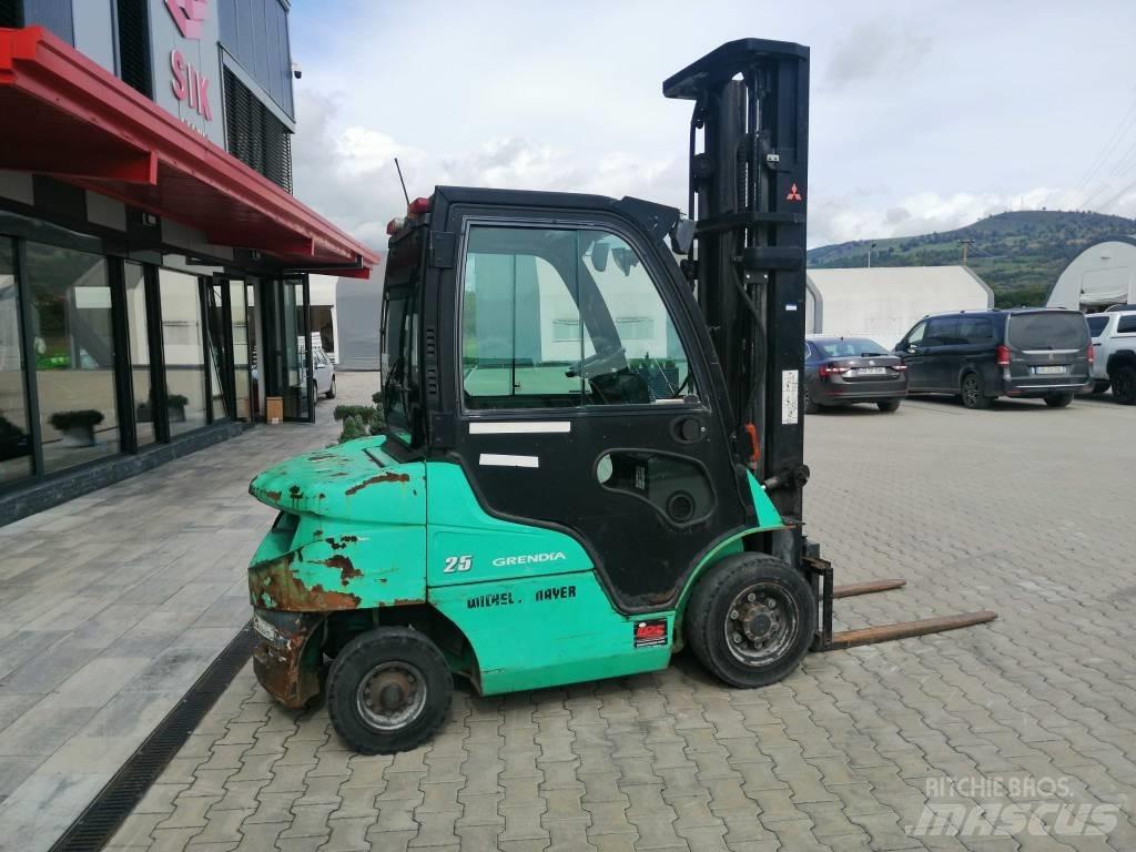 Mitsubishi FD25N Dieselmotviktstruckar