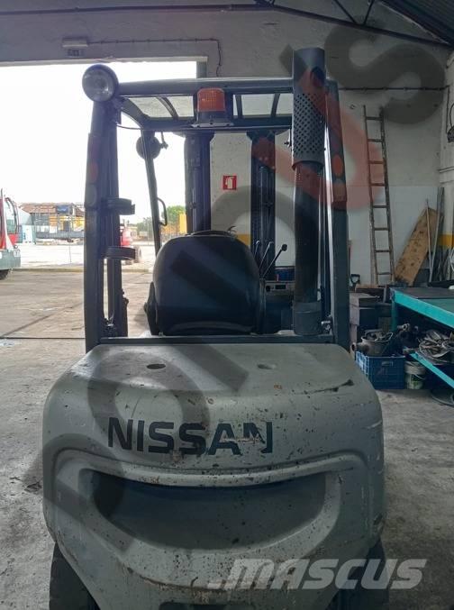 Nissan FGD02A30Q Skjutstativtruck