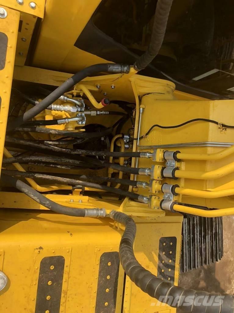 Komatsu PC200-8 Bandgrävare