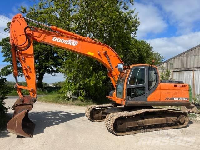 Doosan DX 225 LC Bandgrävare