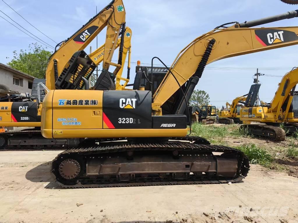 CAT 323 D Bandgrävare