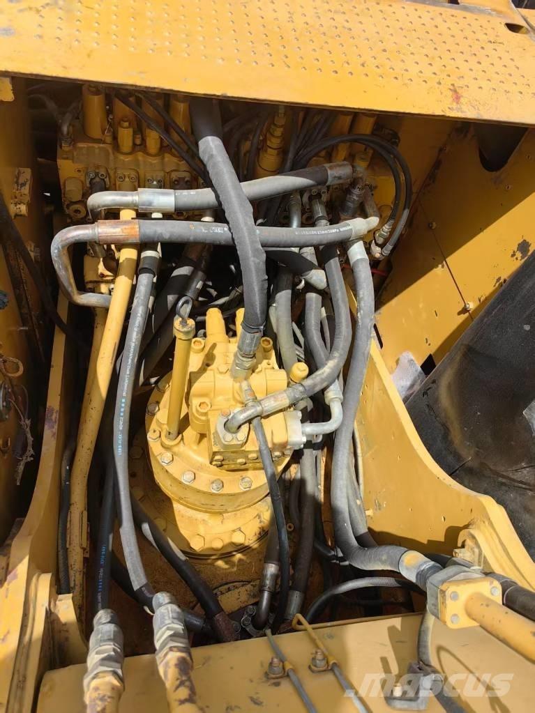 CAT 323 D Bandgrävare