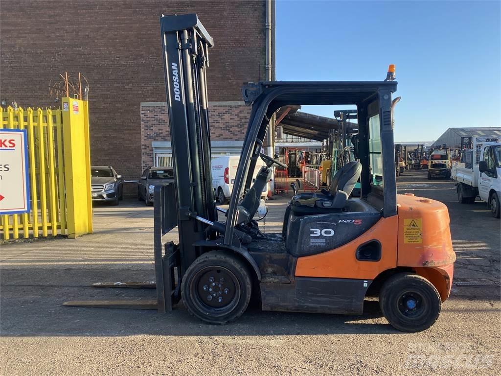 Doosan D30S-5 Dieselmotviktstruckar