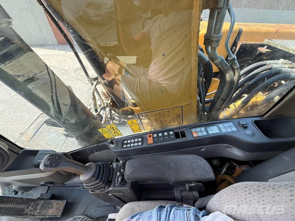 CAT M 322 D Hjulgrävare