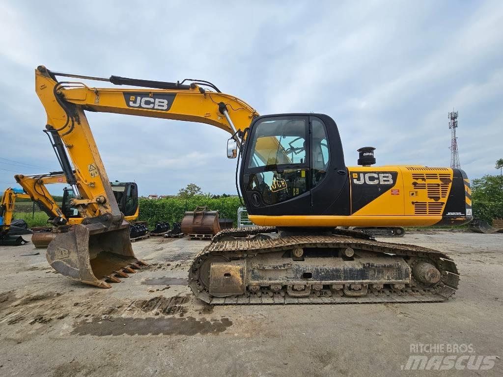 JCB 235 HD Bandgrävare
