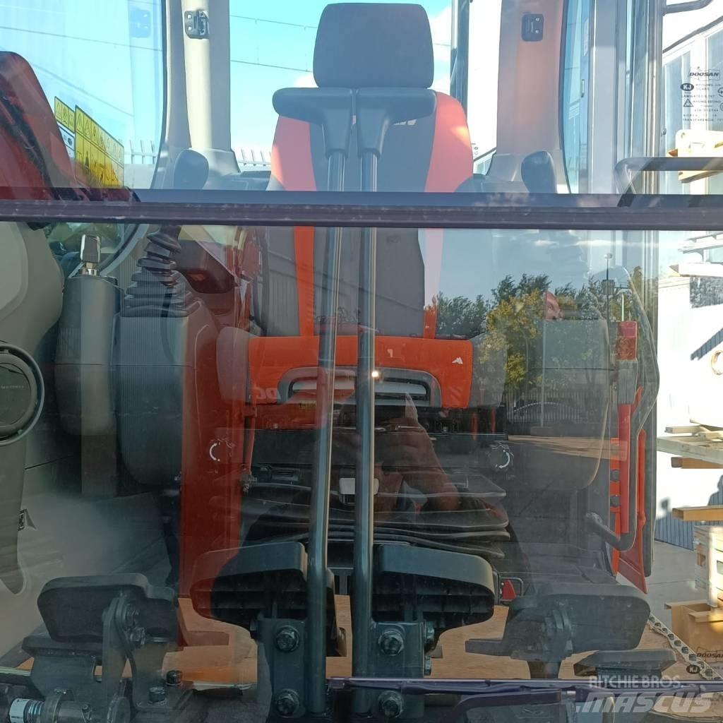 Doosan DX235NLC-5 Bandgrävare