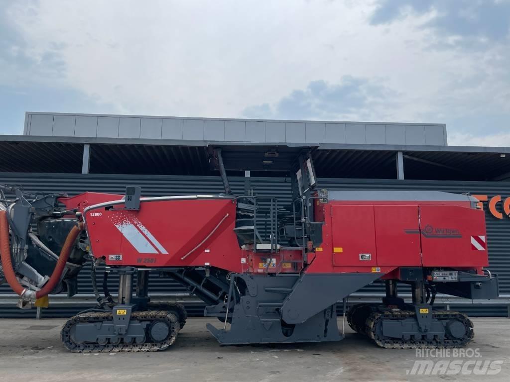 Wirtgen W 250 Asfaltskallfräsmaskiner