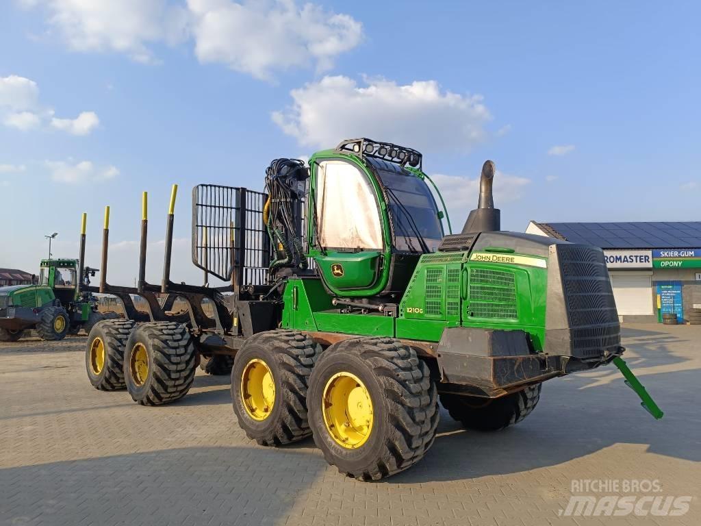 John Deere 1210 G Skotare