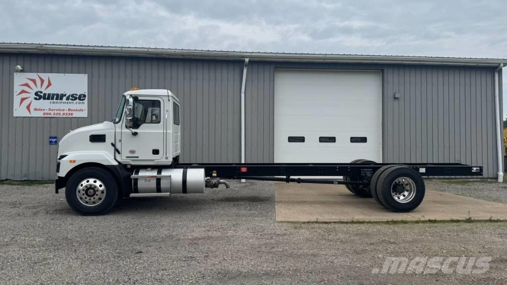  2025 Mack MD 6 Chassier