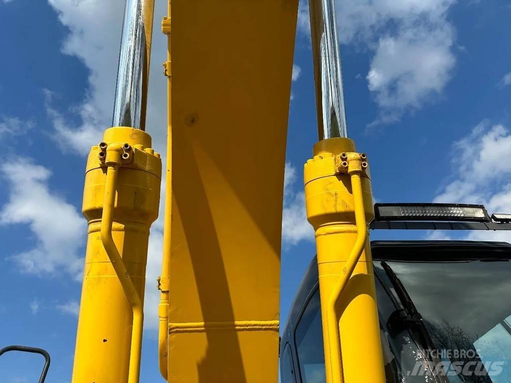 New Holland E215 Bandgrävare