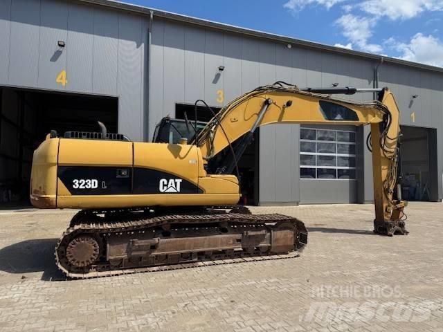 CAT 323 D L Bandgrävare