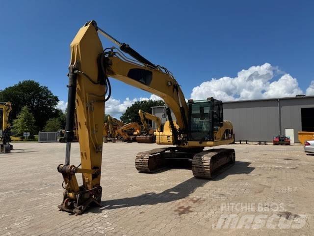 CAT 323 D L Bandgrävare