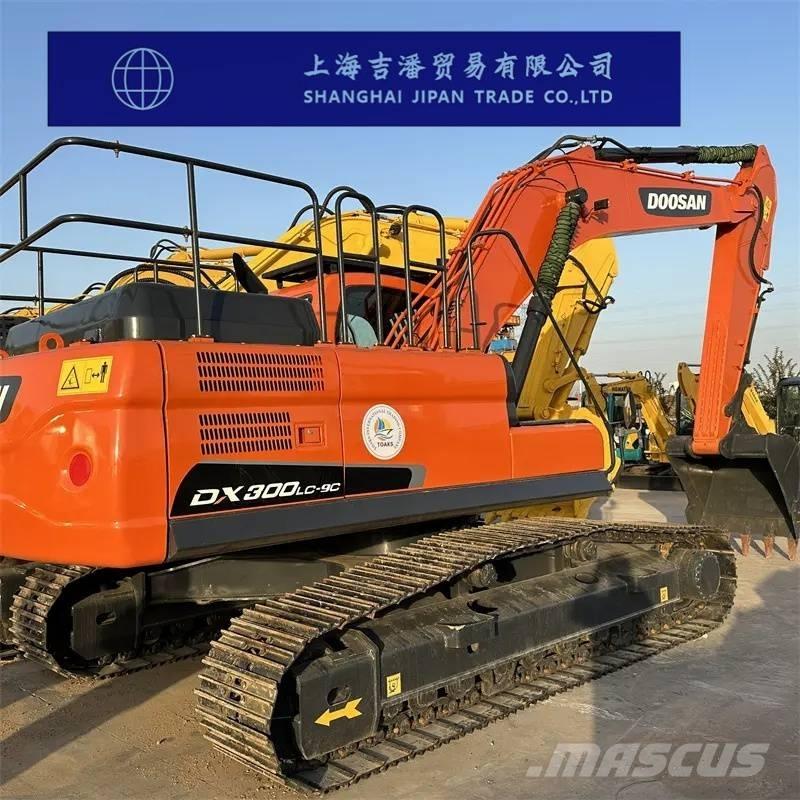 Doosan DX 300 Bandgrävare