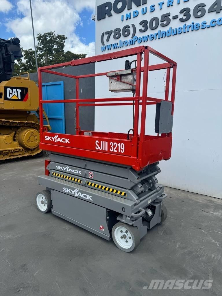 SkyJack SJ III 3219 Saxliftar