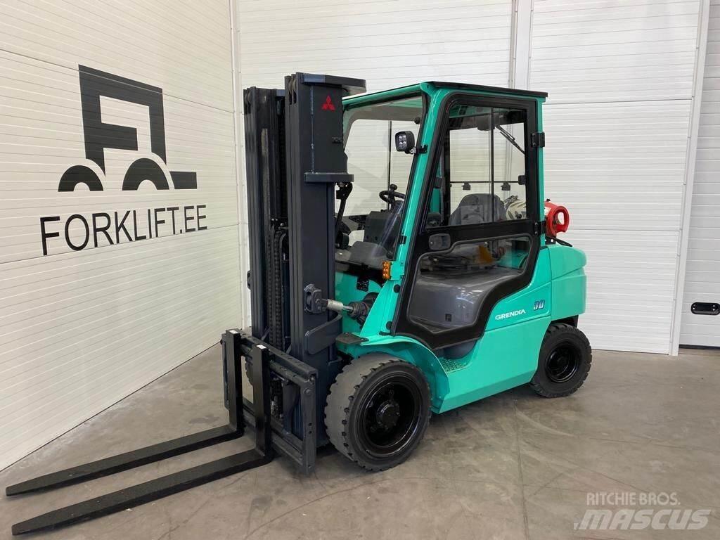 Mitsubishi FG30N Gasolmotviktstruckar
