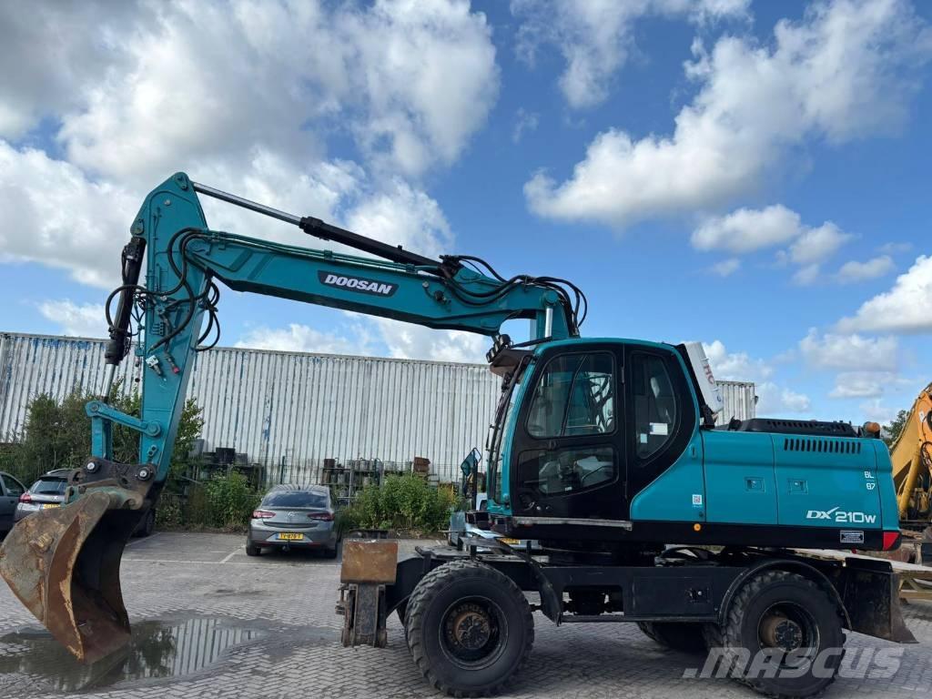 Doosan DX 210 W Hjulgrävare