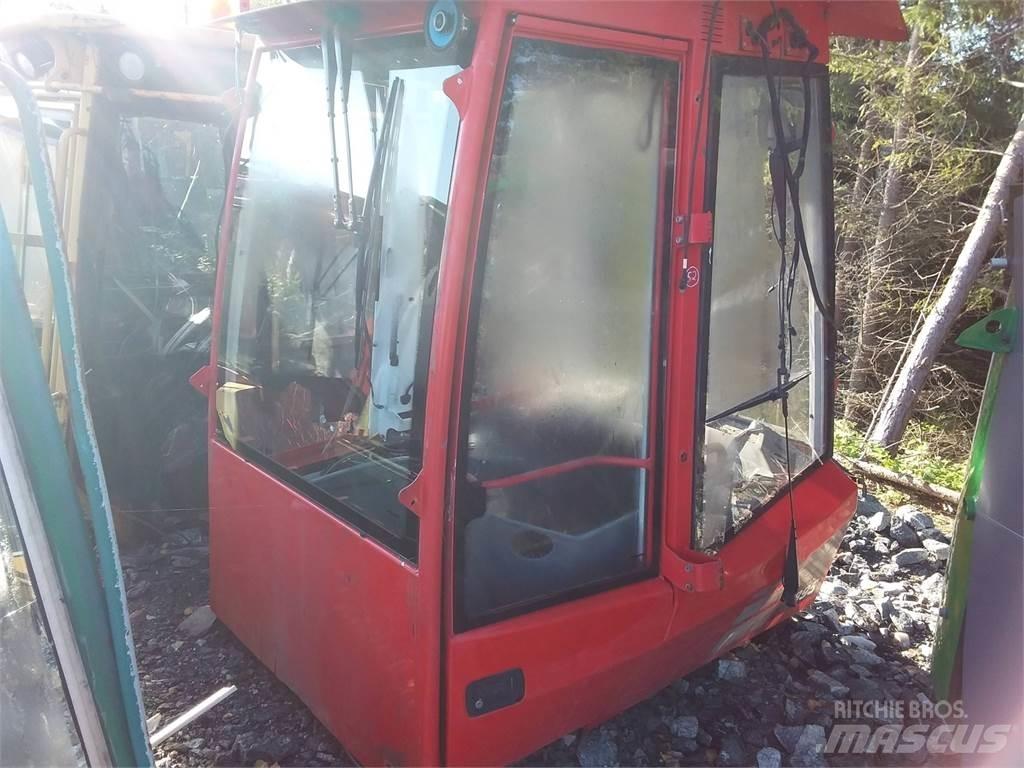 Komatsu 895 Hytter och interiör