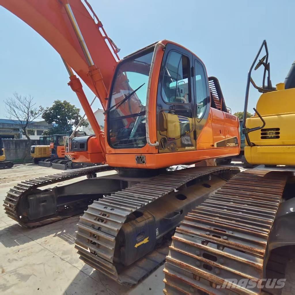 Doosan DX225LC-9C Bandgrävare