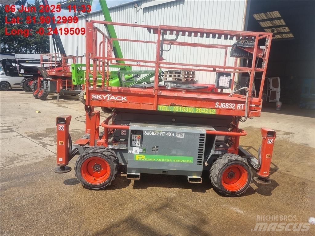 SkyJack SJ 6832 RT Saxliftar
