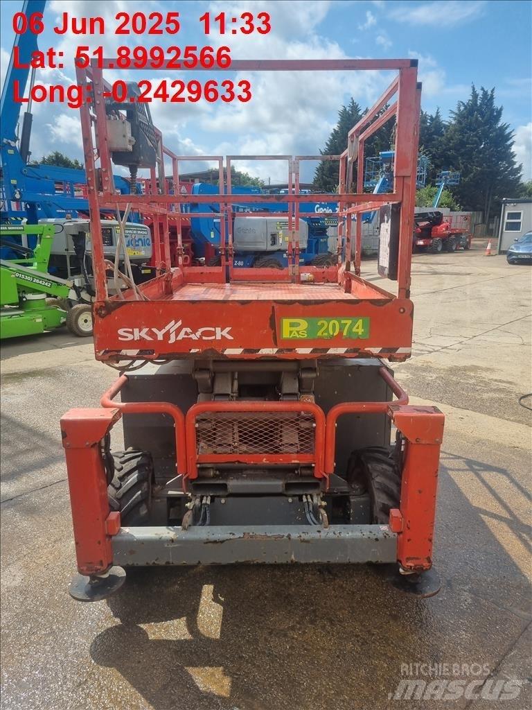 SkyJack SJ 6832 RT Saxliftar