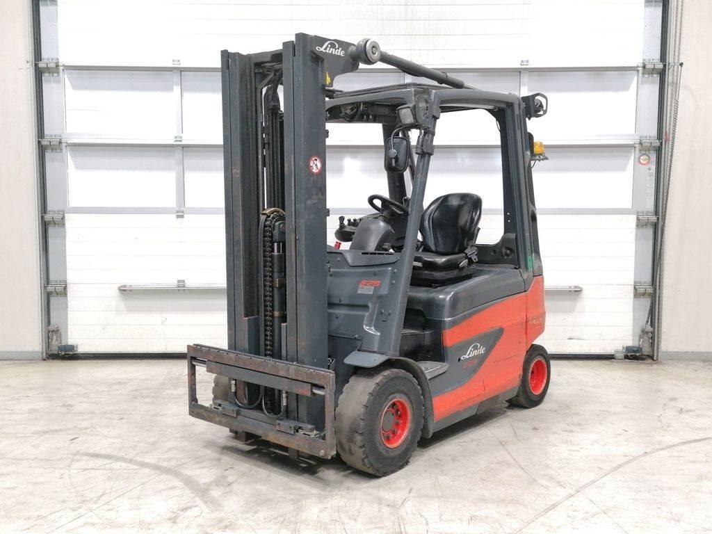 Linde E25-01 Elmotviktstruckar