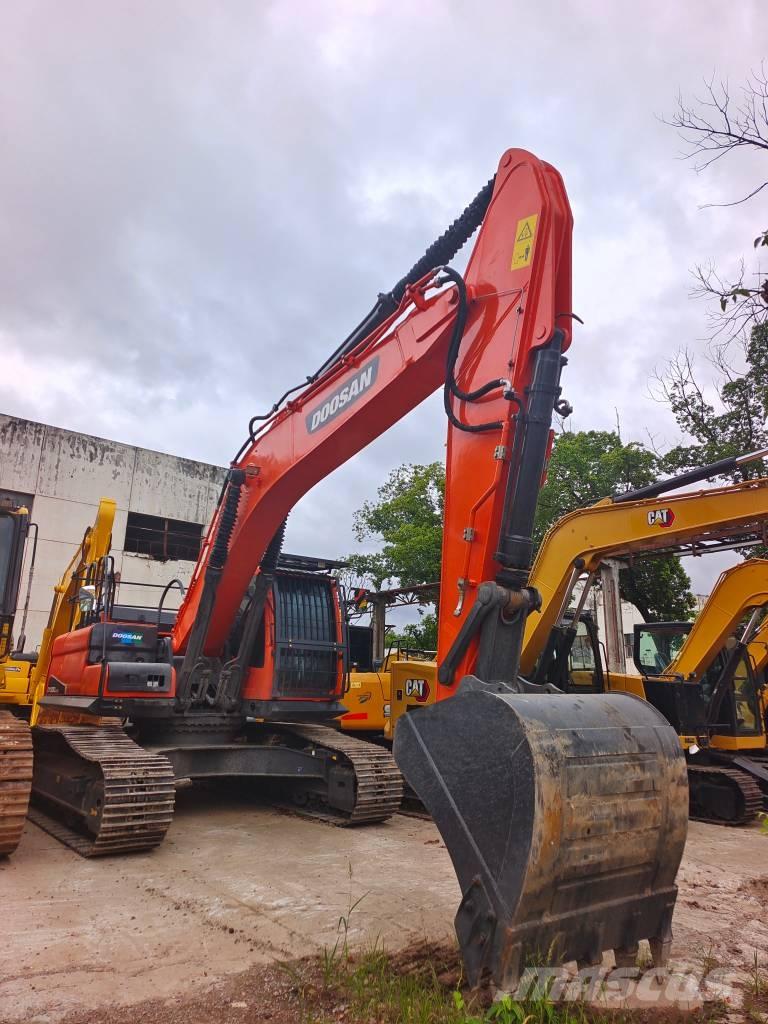 Doosan DX 300 LC-9C Bandgrävare