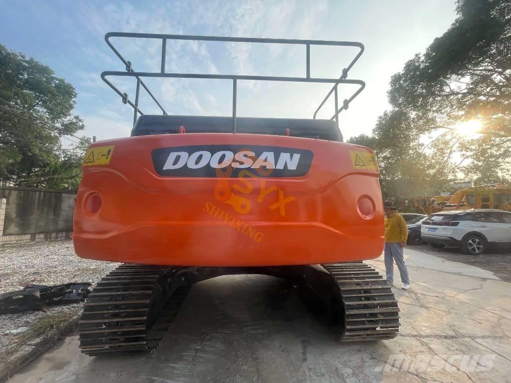 Doosan DX 300 Bandgrävare