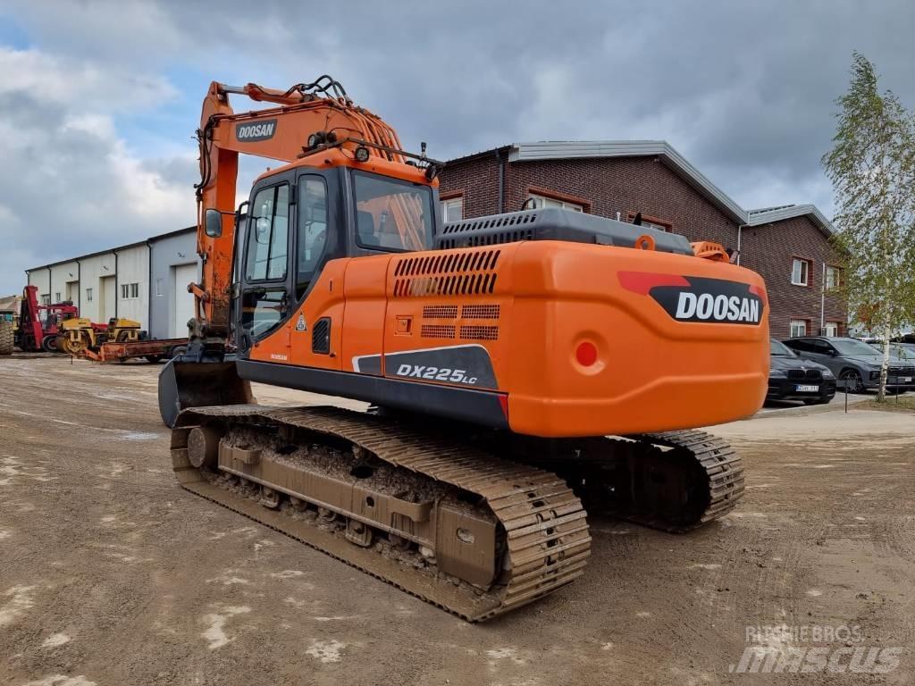 Doosan DX 225 LC-3 Bandgrävare