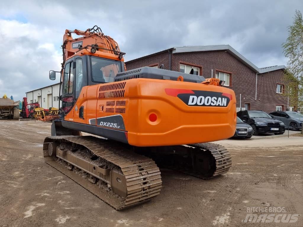 Doosan DX 225 LC-3 Bandgrävare