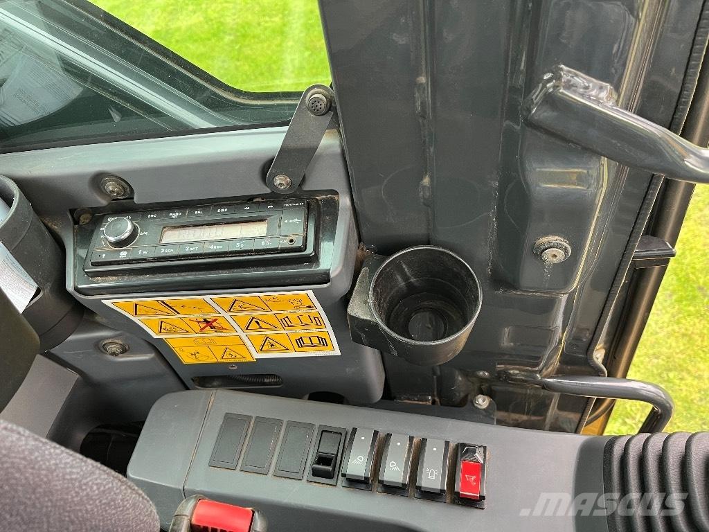 Komatsu PW 118 Hjulgrävare