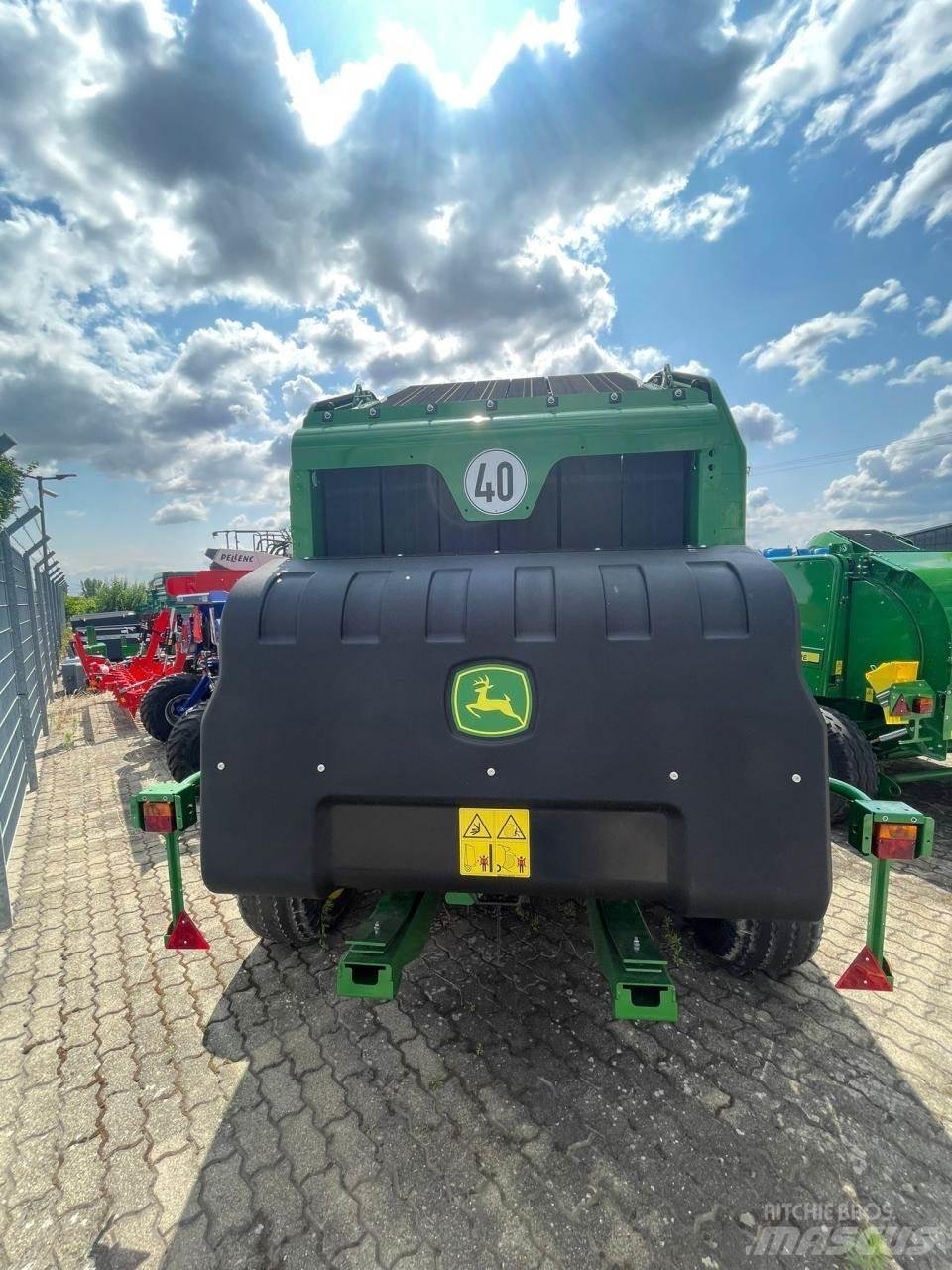 John Deere V451G Rundbalspressar