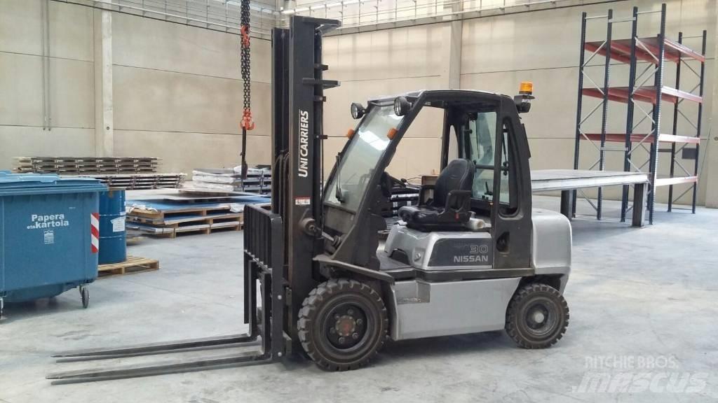 Nissan FGD02A30Q Dieselmotviktstruckar