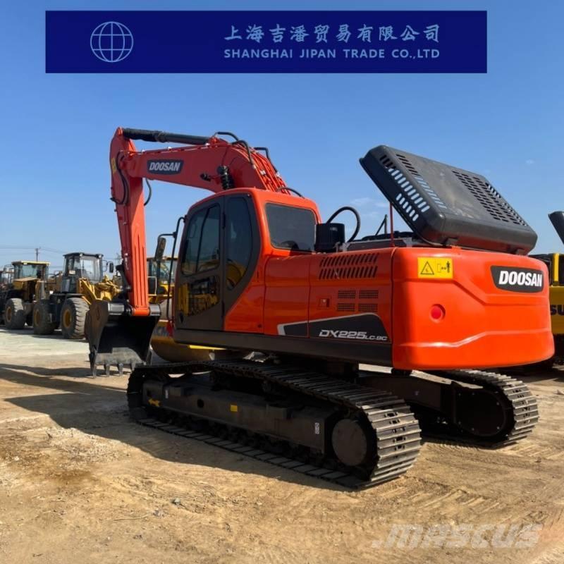 Doosan DX 225 Bandgrävare