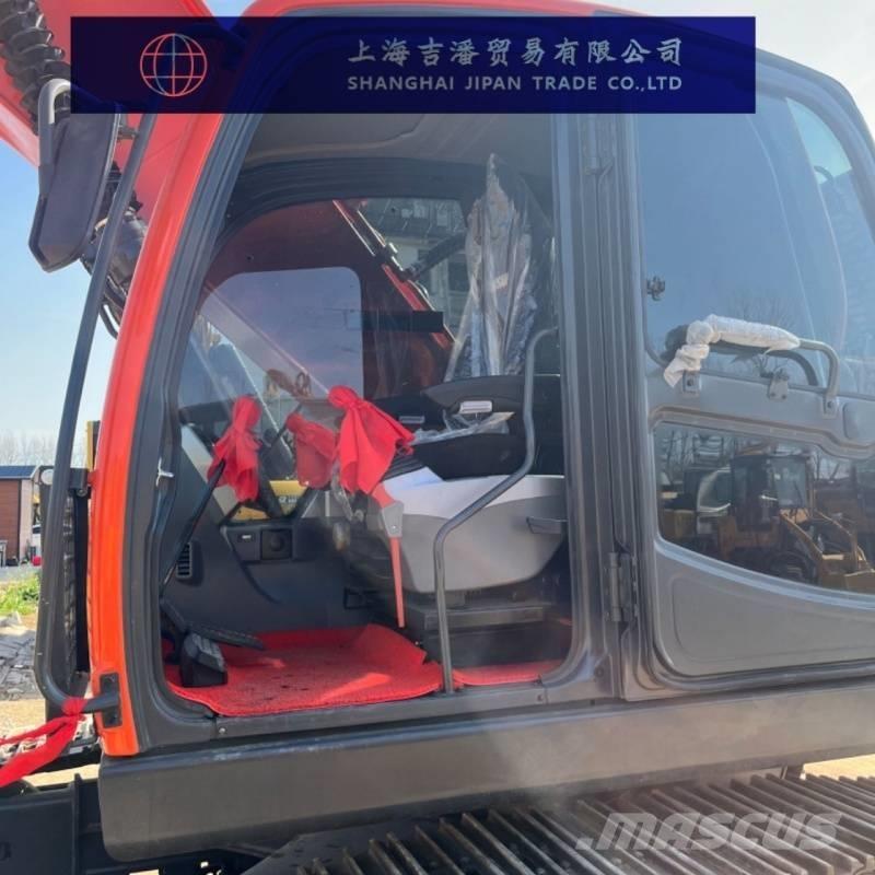 Doosan DX 225 Bandgrävare