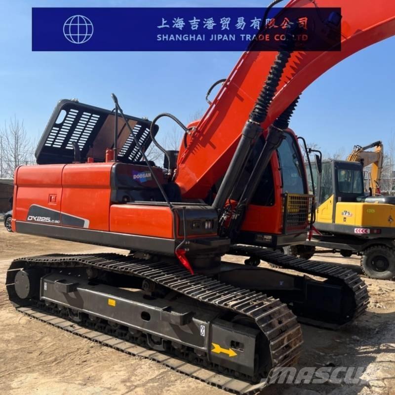 Doosan DX 225 Bandgrävare