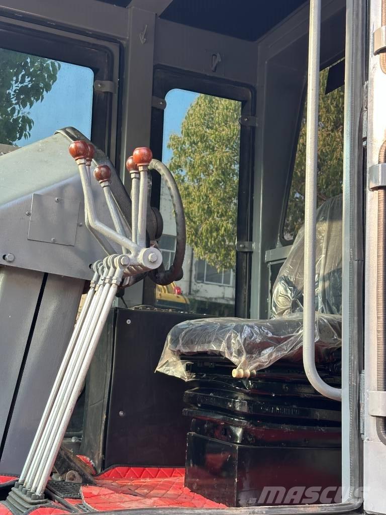 CAT 140 K Väghyvlar