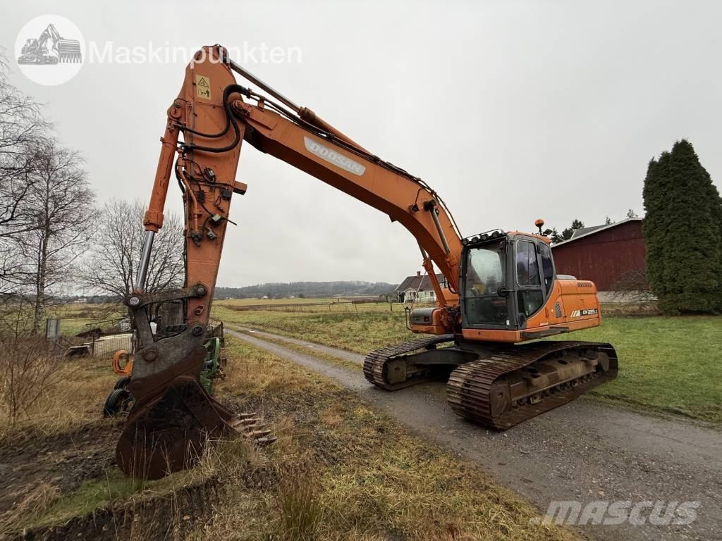 Doosan DX 225 LC Bandgrävare
