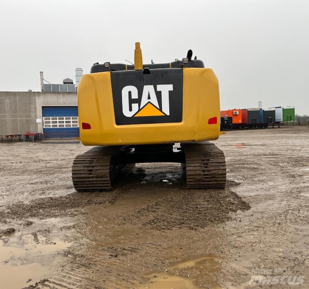 CAT 323 F L Bandgrävare