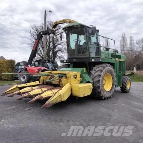 John Deere 6610 Självgående fälthackar