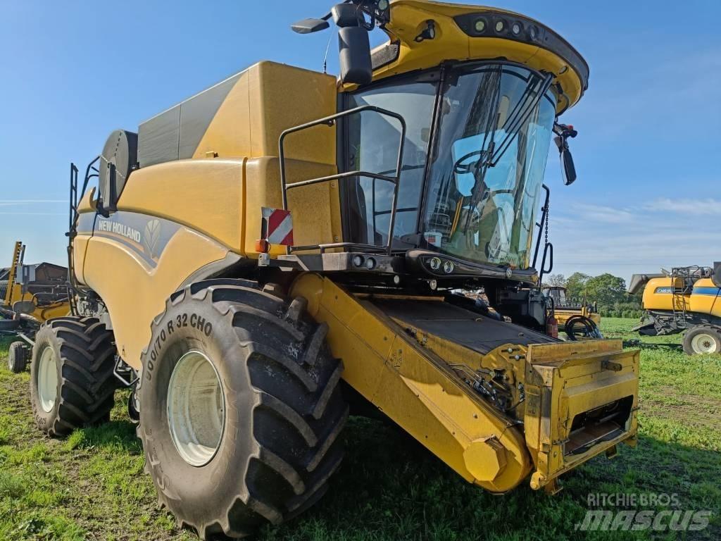 New Holland CX 8.90 Skördetröskor