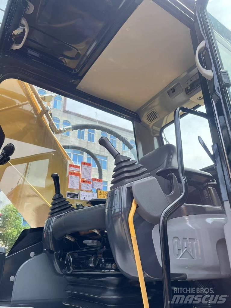 CAT 320D2 Bandgrävare